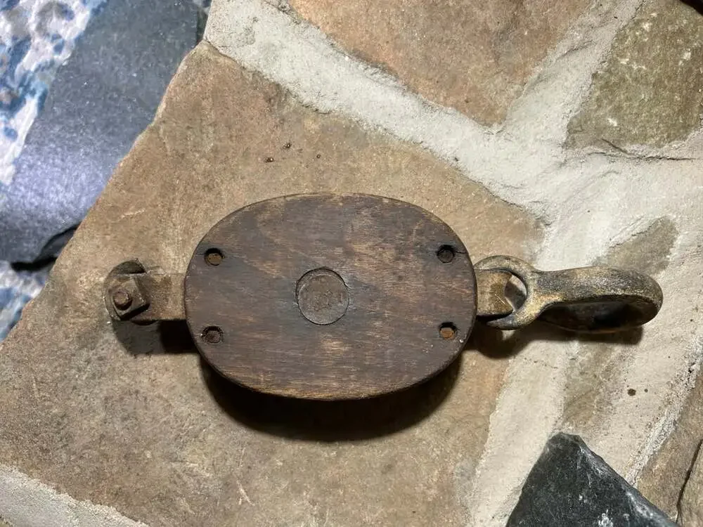 Antique Barn Farmhouse Wooden Metal Pulley Decor Steampunk READ